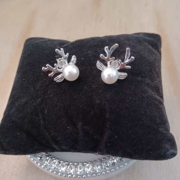 Silver Rhinestone Faux Pearl Reindeer Stud Earrings - Picture 2 of 7